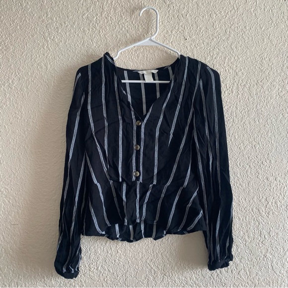 H&M Tops - H&M Vertical Striped button blouse (short)